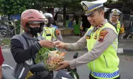 Tertib Lalu Lintas, Pengendara Motor di Kendal ini Dapat Paket Sayuran