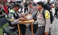 Dua Polisi Amankan 6 TPS Dibantu 12 Linmas, Kapolres Tekankan Jaga Netralitas