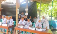 Berseragam SMA, Petugas KPPS di Ngampel Wetan ini Cairkan Suasana Pilkada 2024