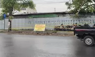 Waduh, Pinggir Jalan Kawasan Pasar Weleri Penuh Tumpukan Sampah