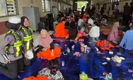 Berikan Trauma Healing Korban Banjir,  Polwan Polres Kendal Ajak Bermain Anak-anak