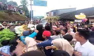 Syawalan Boja, Gunungan Hasil Bumi jadi Rebutan Warga di Depan Makan Nyi Dapu