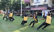  Keseruan Lomba Tarik Tambang Polres Kendal Semarakan HUT RI