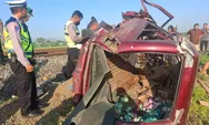 Mobil Ditabrak KA Argo Merbabu, Untungnya Penumpang Bergegas Keluar 