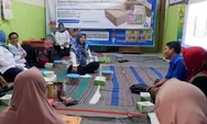 Tim PkM USM Dampingi UMKM Kampung Kripik Blerong, Perkuat Branding dan Kemasan Produk