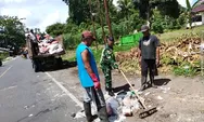 Jaga Kebersihan Lingkungan, Babinsa Melonguane dan Warga Gotong Royong Bersihkan Jalan Raya