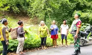 Sertu Seprianus 'Jemput Bola', Ingatkan Warga Alude Talaud Tingkatkan Kewaspadaan di Tengah Cuaca Tak Menentu.