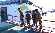 Pastikan Situasi Aman dan Lancar Babinsa koramil 1312- 02/lirung laksanakan Pemantauan penumpang KM.Cantika Lestari