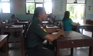 Perkuat Sinergi Pendidikan, Babinsa Koramil Lirung Talaud Kawal Rapat Koordinasi Orang Tua di SMPN 4 Kalongan