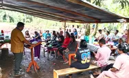 TNI-Rakyat Manunggal: Koramil 1312-05/Essang Bahu Membahu Bangun Gerai Koperasi Merah Putih di Bulude Selatan Talaud