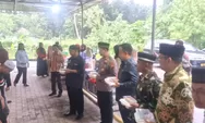 Safari Ramadhan 1447 H: Kapolres Talaud dan Sekda Bagikan Takjil Serta Zakat di Melonguane Talaud