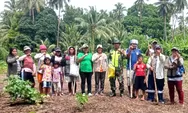 TNI Manunggal Rakyat: Babinsa Marampit Timur Turun ke Ladang, Bantu Petani Tanam Padi