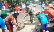 Jaga Kemanunggalan TNI-Rakyat Babinsa, Koramil 05/Essang, Serka Andris Porobaten Ikut Gotong royong Bangun Rumah Warga