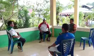 Babinsa Desa Kiama Barat Koptu. Albert Magenda Laksanakan Kegiatan Komunikasi Sosial Bersama Masyarakat