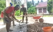 Jalin Kemanunggalan TNI-Rakyat Babinsa Ikut Gotong royong Bangun Rumah Warga