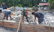 Babinsa Dampingi Pembuatan Pondasi Rumah Warga, Wujud Kepedulian Terhadap Kesulitan Masyarakat