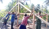 Sinergi TNI Bersama Rakyat, Babinsa Koramil 1312-04/Rainis, Serma Yance Maapanawang Bantu Pemasangan KAP Rumah Warga