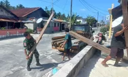 Babinsa, Koramil 1312-07/Miangas, Serka Febri Talu bantu turunkan bahan bangunan milik warga binaan dari kapal