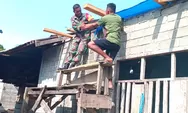 Babinsa Koramil 1312-04/Rainis, Koptu Eman Manein Bantu Warga Pasang Rangka Atap Rumah