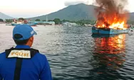 Gerak Cepat Ditpolairud Polda Sulut Jinakkan Api di KM Maranatha 04 Selat Lembeh. 