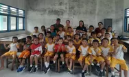 Babinsa Kakorotan Kopda Novtiadi Dampingi Nakes Puskesmas Laksanakan Vaksinasi BIAS di SDN Inpres Kakorotan