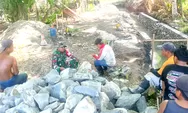 Babinsa Koramil-08/Melonguane, Praka Gidion Bungkaes Laksanakan Komsos dengan Pekerja Pembuatan Saluran Irigasi pembuangan limba RSUD