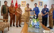 Aksi Heroik di Tengah Kobaran Api! Christian Memah, Petugas Damkar yang Jadi Sorotan Publik, Terima Penghargaan dari Gubernur Sulut YSK