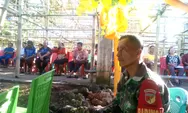 Kebersamaan Babinsa Koramil Rainis Bersama Jemaat Bantane Ibadah penaikan Rangka Atap Gereja Patmos