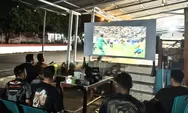 Nobar gembira piala dunia 2026, TNI dan Masyarakat di melonguane pererat kebersamaan