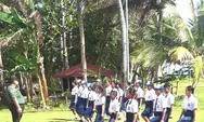 Babinsa Kakorotan Kopda Novriadi Tingkatkan Disiplin Dan Karakter Pelajar Melalui Latihan PBB
