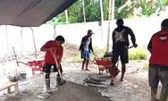 Babinsa Dapihe Bersama Tukang Melaksanakan Pembangunan KDKMP