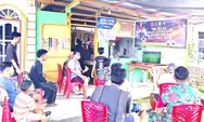 Pererat Kemanunggalan TNI-Rakyat, Babinsa Melonguane Gelar Nobar Sepak Bola di Desa Kiama 