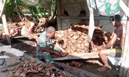 Dorong Peningkatan Pendapatan Masyarakat, Babinsa Bantu Warga Olah Hasil Panen Kelapa