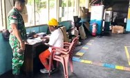 Babinsa Koramil 06/Nanusa Komsos Dengan Petugas PLN