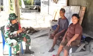 Babinsa Sertu Samuel bawala Laksanakan kegiatan komsos dan pantau pembangunan rtlh di desa Nunu