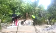 Babinsa Koramil 04/rainis, Bangkitkan semangat warga lewat gotong royong pasang paving Blok di desa pulutan