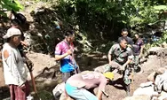 Wujudkan Kesejahteraan Warga, Babinsa Bersama Masyarakat Gelar Karya Bhakti Skala Besar Bangun Jembatan