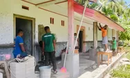 Babinsa Koramil 04/Rainis Bersama Satgas dan Warga Gotong Royong Renovasi Gedung SMK-7 Dapihe di Kepulauan Talaud