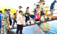 Pastikan Aktivitas Bongkar Muat Aman, Babinsa Pantau Kapal Penumpang di Pelabuhan