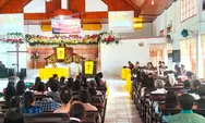 Babinsa Mengikuti Ibadah Minggu Bersama Warga Jemaat Di Desa Binaannya