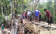 Personel Koramil 1312-01/Kabaruan Dikerahkan Penuh, Gotong Royong Cor Jembatan Penghubung Desa Damau dan Damau Bowone