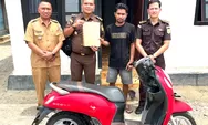 Kejari Bolmut Optimalkan Inovasi LABB KEBUT, Kembalikan Barang Bukti Motor kepada Masyarakat di Desa Paku Selatan