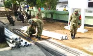 Satgas TMMD ke-130 Kodim 1312/Talaud Angkut Material Pipa dan Besi untuk Pembangunan Sumur Bor di Desa Taduna