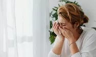 Menangis di Kantor Sering Dianggap Cemen dan Tidak Profesional, atau Itu Bentuk yang Wajar?
