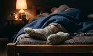 Kenakan Kaus Kaki Saat Tidur Agar Tidurmu Lebih Nyenyak. Ada Alasan Ilmiahnya, lho!