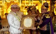 Diiringi Sekar Kedaton, Kedua Mempelai Ini Mendapatkan Gelar Kebangsawanan di Kraton Majapahit Jakarta 