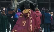 First Look Serial Harry Potter Dirilis, Dominic McLaughlin Tampil sebagai Pemain Quidditch