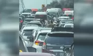 Camry Mendadak Terbakar di Jalan Layang MBZ, Pengemudi 75 Tahun Berhasil Selamat