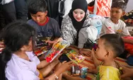 Ning Nawal Bawa Susu dan Buku, Hadirkan Keceriaan di Pengungsian Banjir Pati 