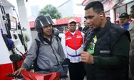 Naik Vespa, Taj Yasin Tinjau SPBU untuk Pastikan Ketersediaan BBM di Jateng Aman Jelang Lebaran